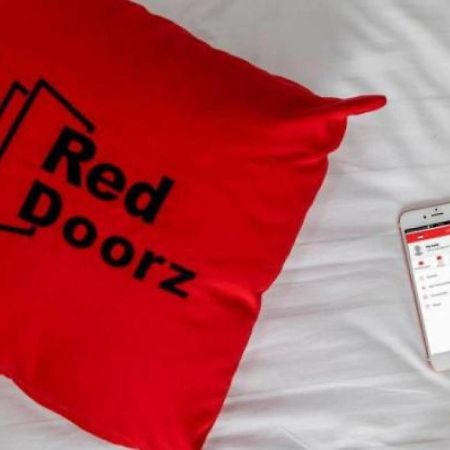 Hotel Reddoorz @ Ranotana Manado Exterior foto